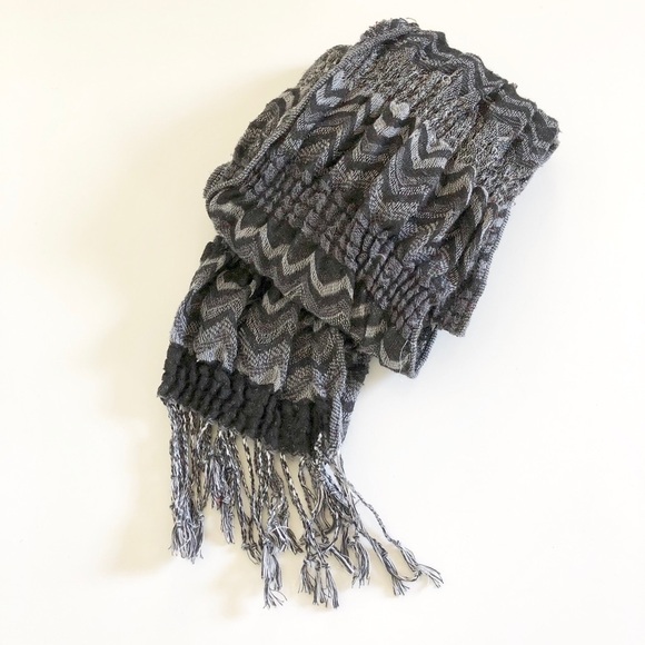 Gray & Black Knitted Scarf with Fringe - Picture 6 of 6
